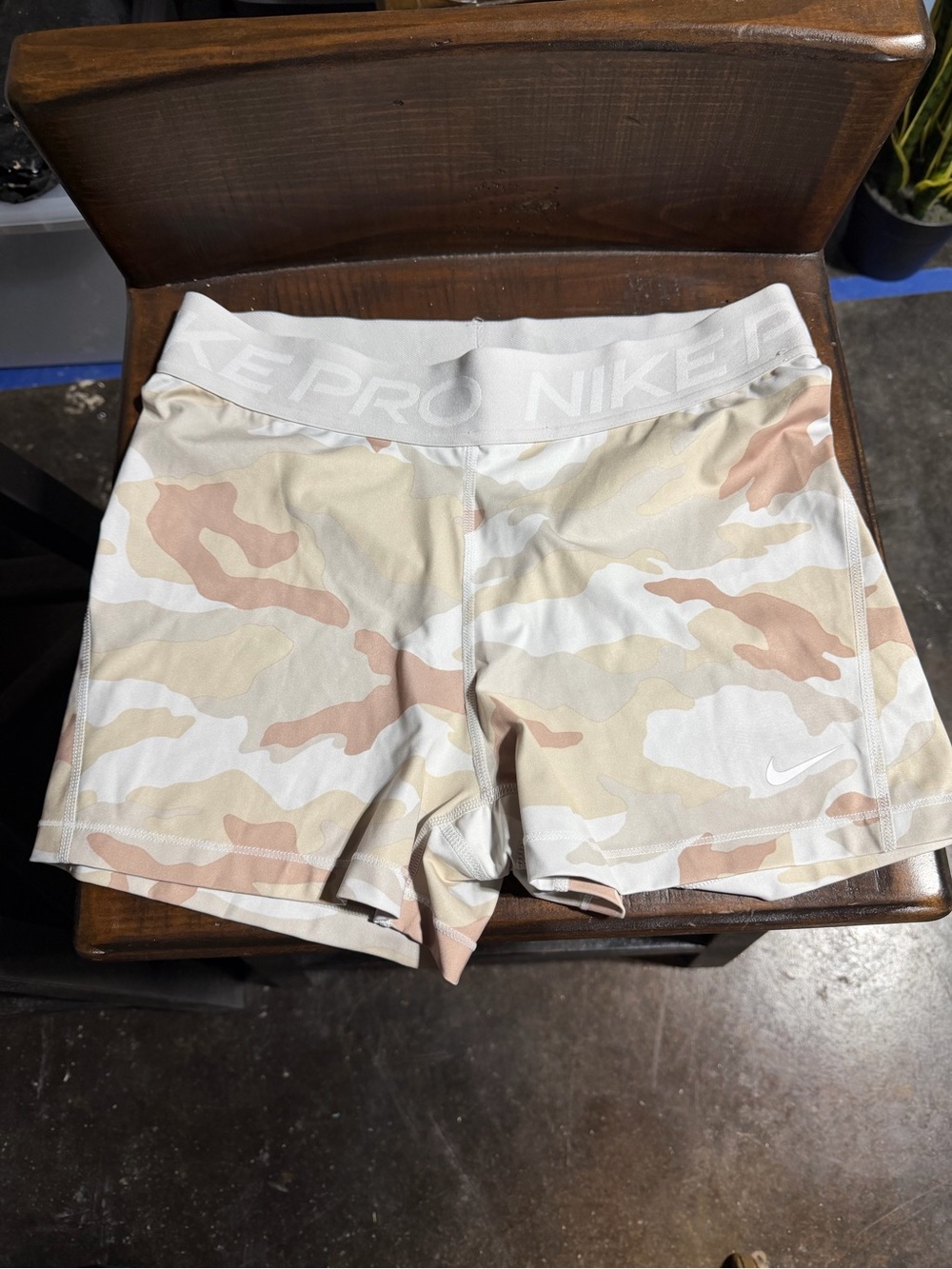 Nike Women's Pro Camo Spandex — Beige/White